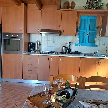 Efraim Amalia Сasa de vacaciones Chalki Town